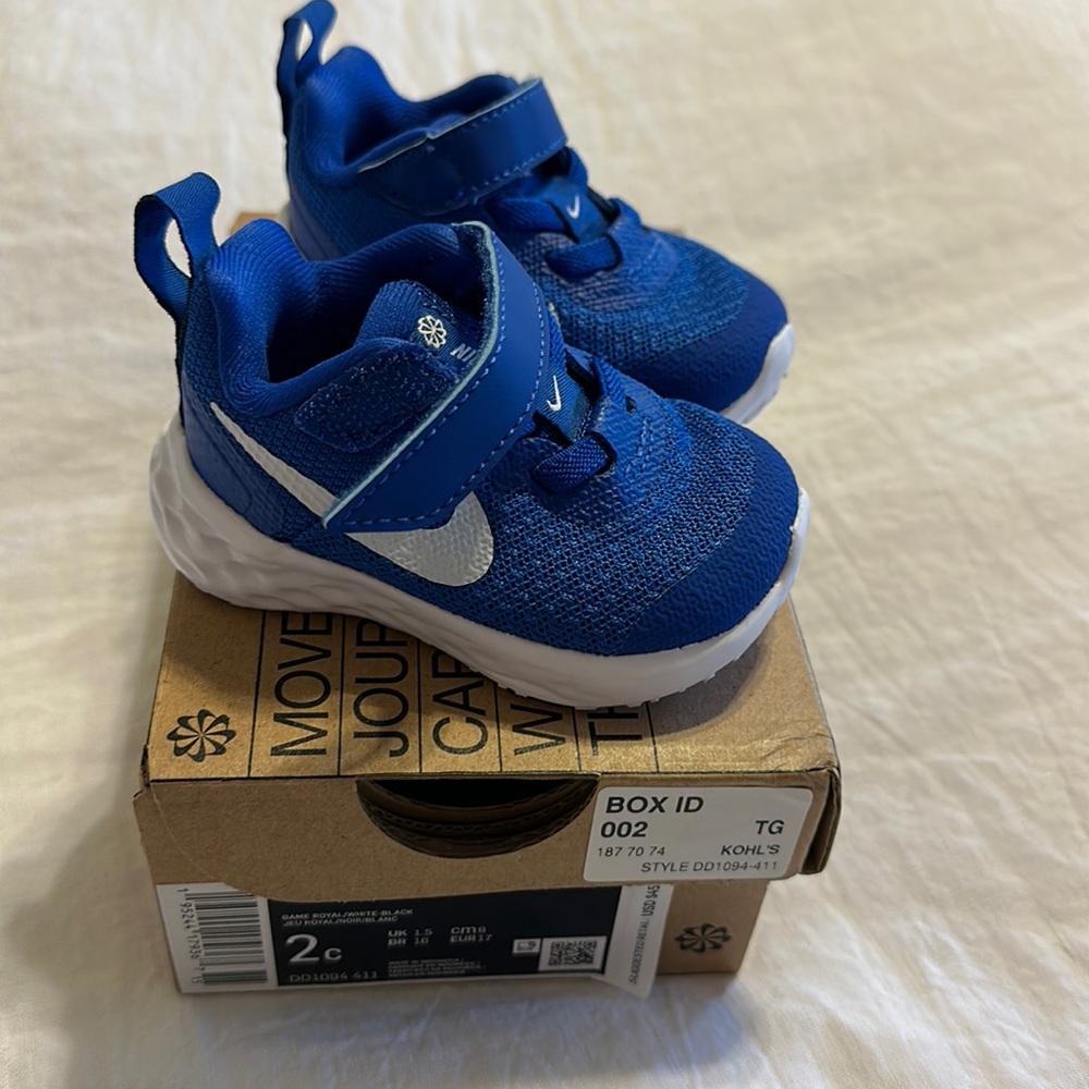 NIB Toddler Nike Revolution 6 sneakers, size 2C